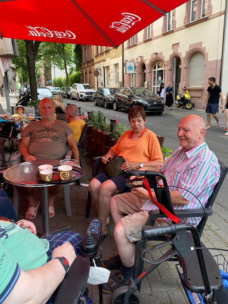 Im Herzen Ludwigshafens gelegen, bieten sich zahlreiche Ausflugsziele für die Bewohner unserer Apartments. Hier die nahegelegene Eisdiele.